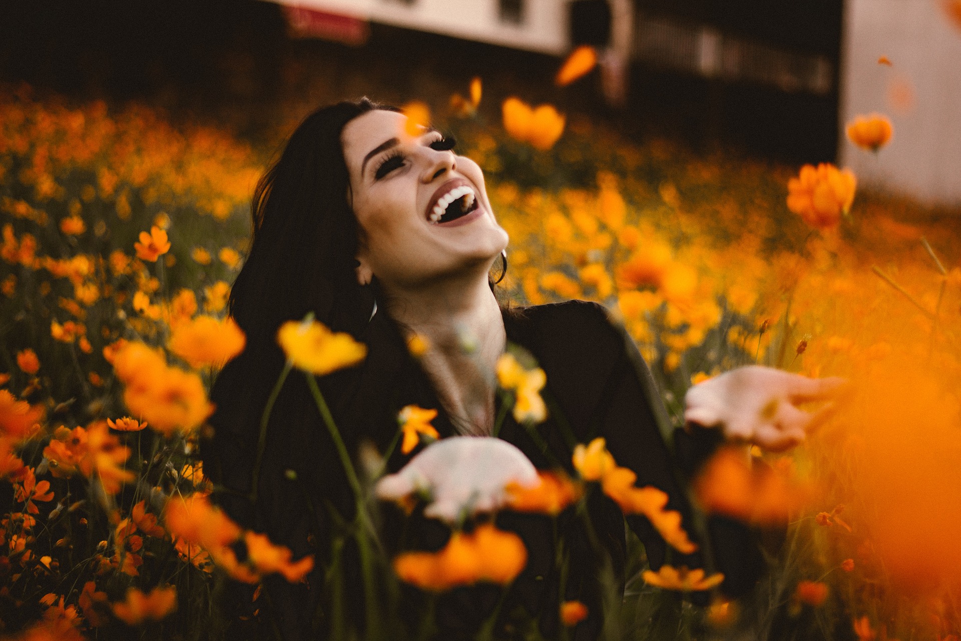 Mujer confiada en Jehová